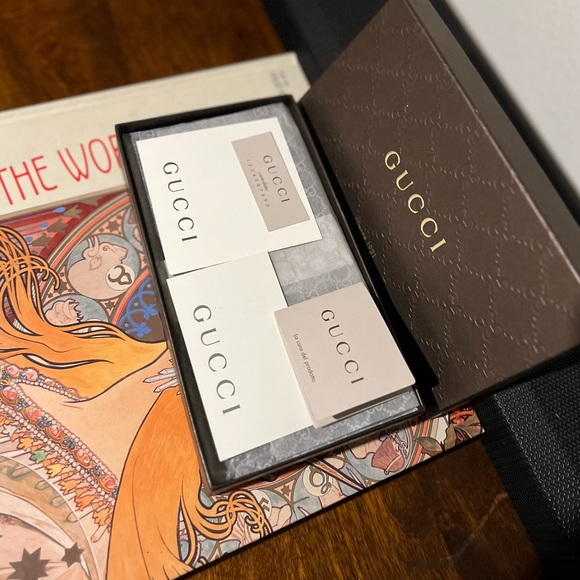 Gucci wallet, in excellent used condition. No tears, discoloration or wear. - Picture 12 of 12